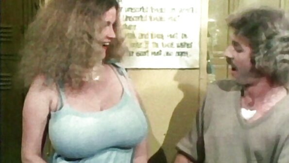 ટીન સેકસી વીડીયો આપો ગધેડાને ખાતર પોર્ન ફિલ્મમાં સ્ટાર કરવા ગઈ હતી